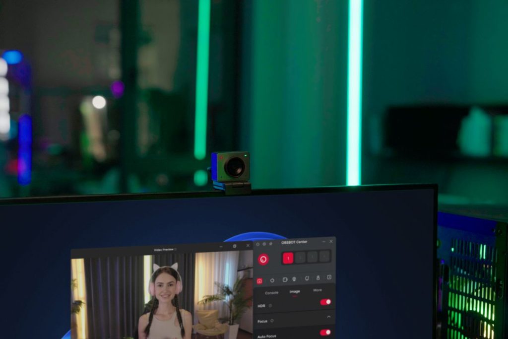 Inteligentna kamera 4K z AI do pracy, transmisji i wideokonferencji