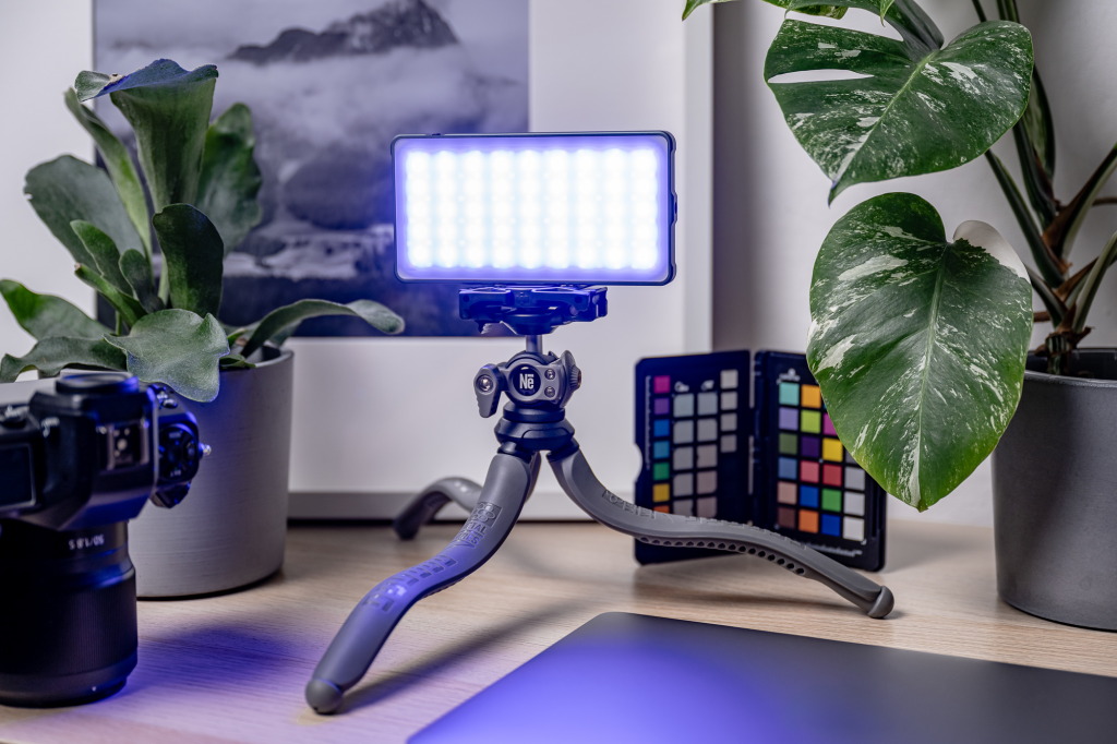 Newell Zestaw Rangha Set - Lampa LED RGB-W Rangha z dyfuzorem i statywem