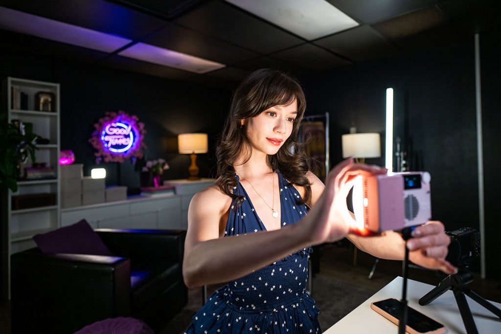 Amaran Lampa LED Ace 25x Bicolor 2700-6500K (Charcoal)