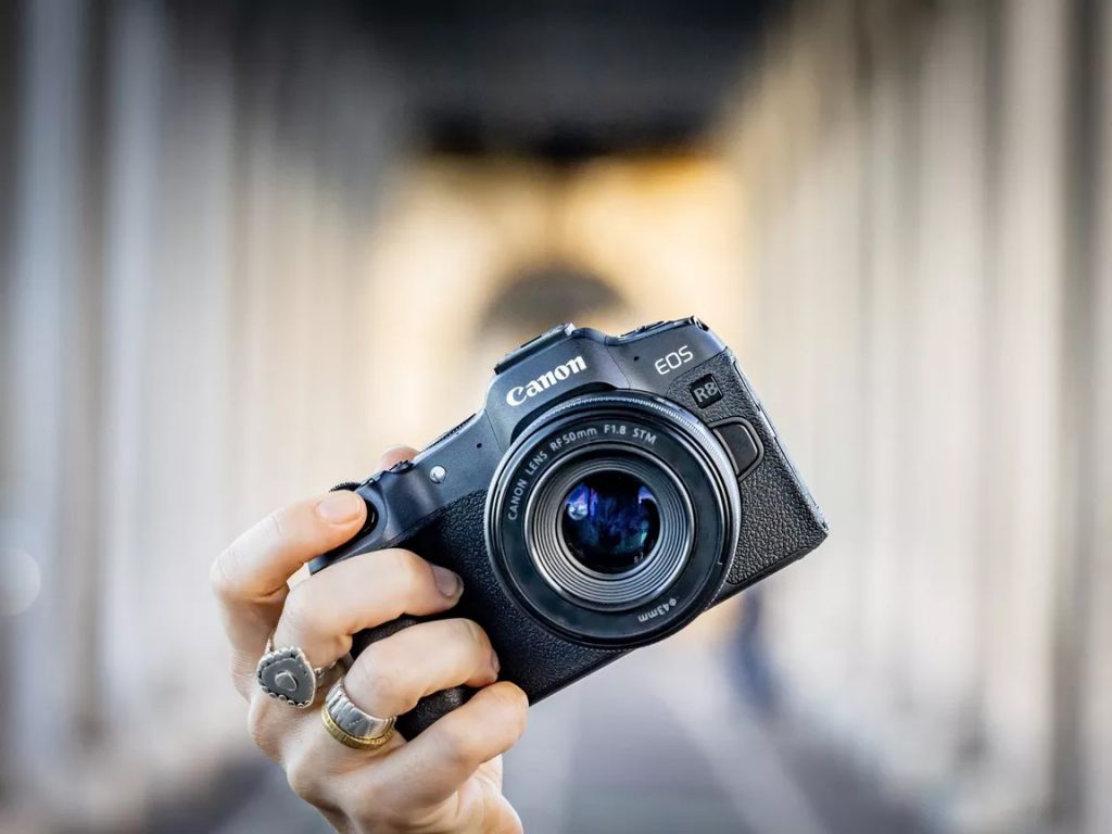 Aparat cyfrowy Canon EOS R8