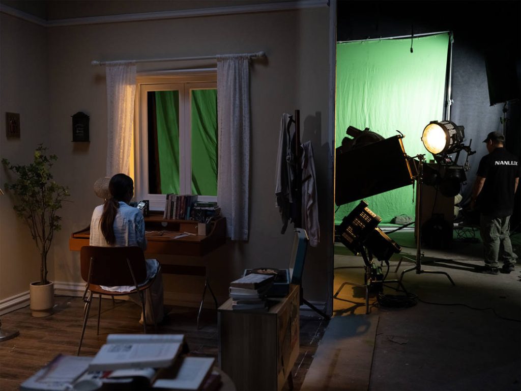 Nanlux Evoke 1200B Spot Light with Trolly Case